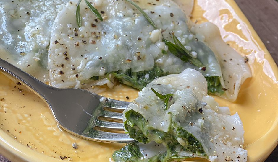 Spinach & Cheddar Ravioli with Cacio e Pepe Sauce